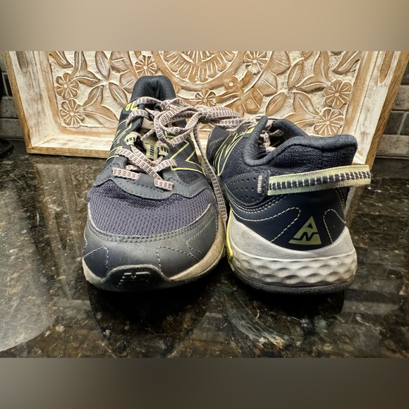 New Balance Women’s Size 9 Trail Sneaker - Picture 7 of 7